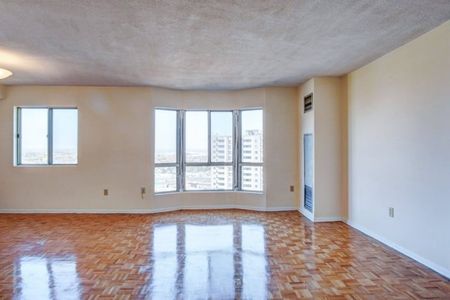 Forest Manor - Photo 2