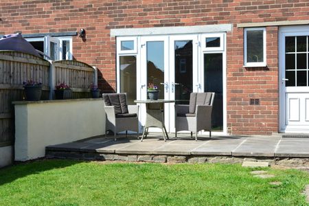 3 Bed Semi-Detached House, Queensthorpe Close, LS13 - Photo 5