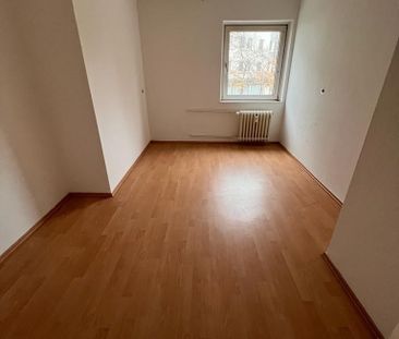 Sehr schöne 3 Zimmer-Wohnung mit Balkon und innen liegendem Wannenb... - Photo 1