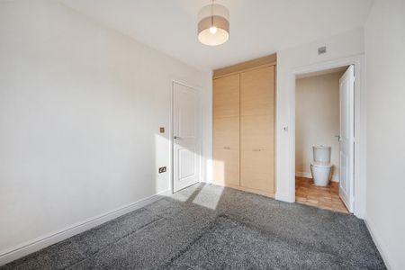 3 bedroom end of terrace house to rent - Photo 4