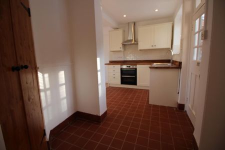 2 bedroom terraced house to rent - Photo 3