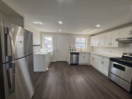 For Lease - 30 Kains Street, St. Thomas, Ontario - Photo 4