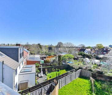 4 bedroom terraced house to rent - Photo 5