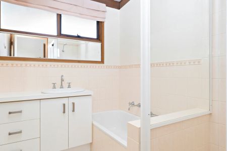 Within minutes to the beach - Photo 4