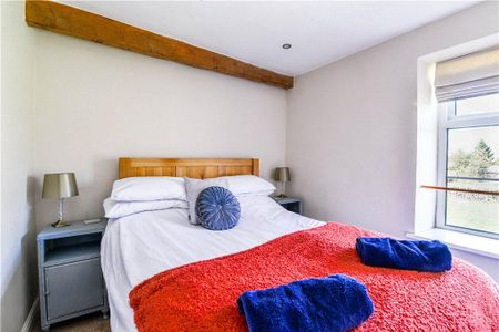 4 bedroom end of terrace house to rent - Photo 2