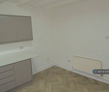 3 bedroom terraced house to rent - Photo 6