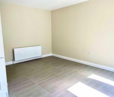 Apt 3 22, Highgrove Meadows, Ballygomartin Road, Belfast, BT13 3FX - Photo 4