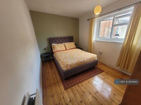 2 bedroom maisonette to rent - Photo 3
