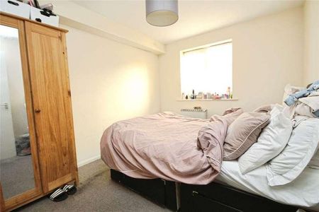 Chantress Close, Dagenham, RM10 - Photo 4