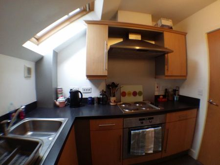 2 bedroom flat to rent - Photo 2