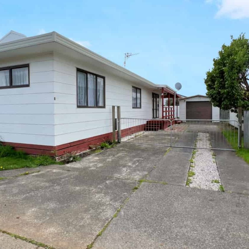 Nawton's Family Home - Photo 1