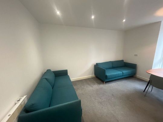Flat Garland Place, Dundee - Photo 1