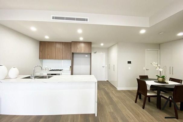 Modern and Serene Rental Home in Scenic Neighbourhood - Photo 1