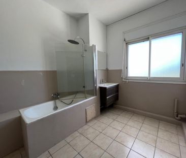 Location Appartement 3 pièces 74m² ST DENIS 97400 - Photo 5