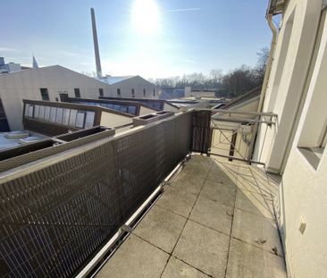 Hier wohnen Sie zentrumsnah! Gepflegte 2 ZKB-Wohnung mit Balkon in ... - Photo 1