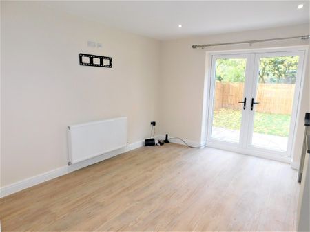 3 bedroom detached to let - Photo 2