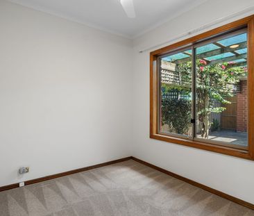 Over 55s Living: Perfectly Positioned 3-Bed Villa - Photo 6