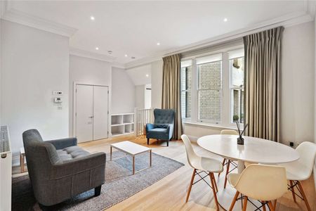 A recently refurbished and furnished one bedroom apartment on the first floor of this peaceful mews in the centre of Knightsbridge. - Photo 2