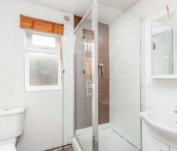 Binswood Avenue Room 1 - Photo 2