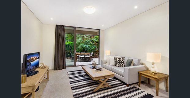 Immaculate Designer Courtyard Apartment - Oversized Luxury Living! - Photo 1