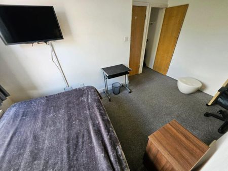 4 bedroom terraced house to rent - Photo 5