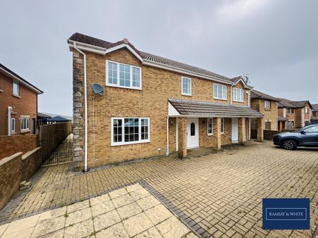 5 bedroom detached house to rent - Photo 3