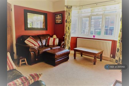 3 bedroom semi-detached house to rent - Photo 2