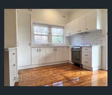 Heritage style and a very elegant home - Photo 6