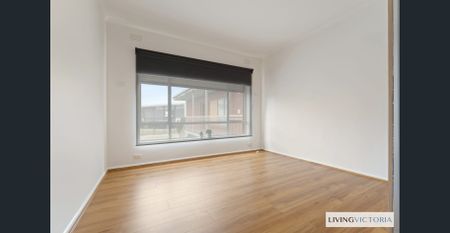 Modern Two-Bedroom Residence in Convenient Sunshine West Location - Photo 2