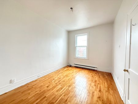 1012 4e Avenue - Photo 2