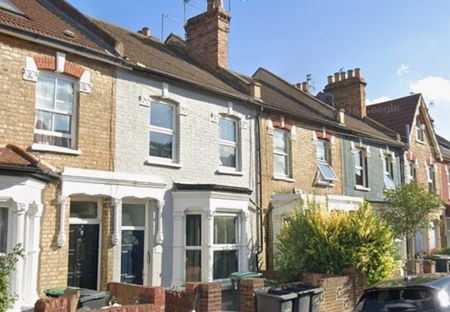 4 Bed Terraced House, Cheshire Road, N22 - Photo 2