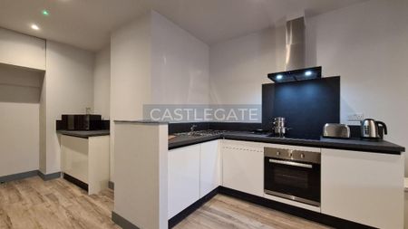 1 bedroom in a flat share to rent - Photo 5