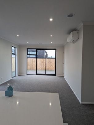 Charming 3BR Home in Chartwell! - Photo 1