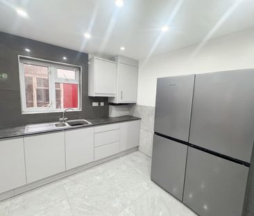 Room in a Shared House, Stothard Road, BS7 - Photo 3