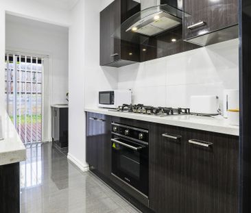 Stylish & Spacious – The Perfect Blend of Comfort and Convenience! - Photo 5