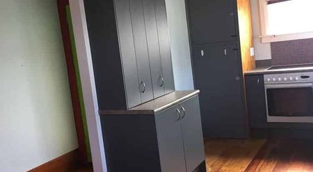 Fully fenced, Large bedrooms, Warm home - Photo 2