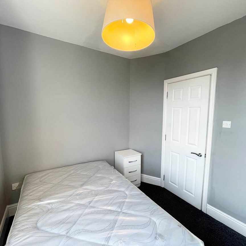 Knowle Terrace (room 2), Burley, Leeds - Photo 1