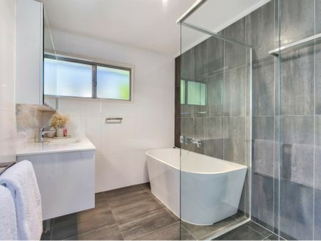 AIR CONDITONED 3 BEDROOM HOME - Photo 5