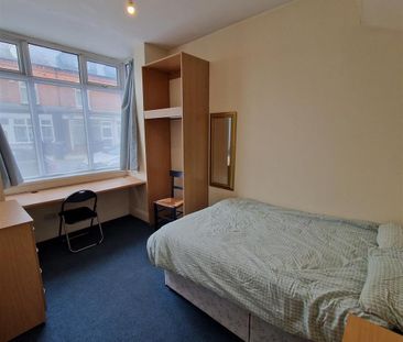 4 bedroom terraced house to rent - Photo 6