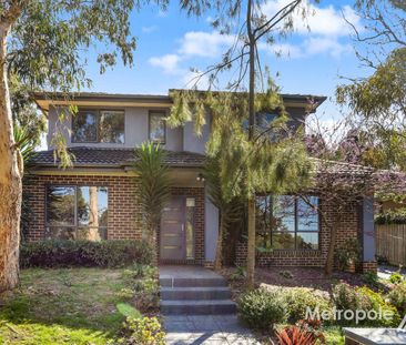 PREMIUM MOUNT WAVERLEY TOWNHOUSE WITH SOPHISTICATED STYLE - Photo 5