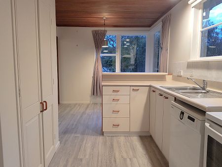 73 Elmslie Road, Pinehaven Wellington 5019 - Photo 5