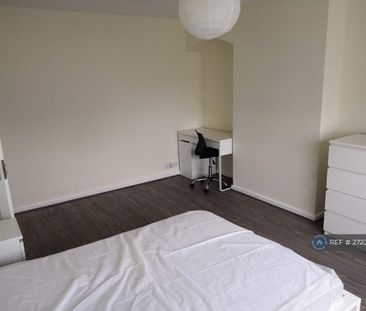 4 bedroom semi-detached house to rent - Photo 4