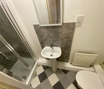 4 Bed Semi-Detached House, Aspenwood Drive, M9 - Photo 6