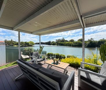 Luxury Waterfront Living – Renovated 4 Bedroom Home - Photo 5