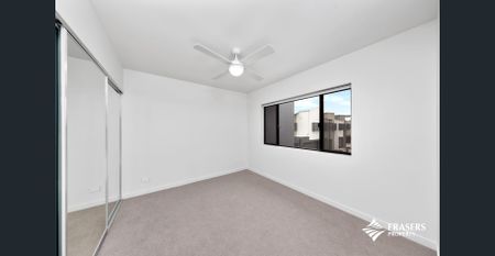 Large 4 Bedroom Townhome with Golf Course Views - Photo 3