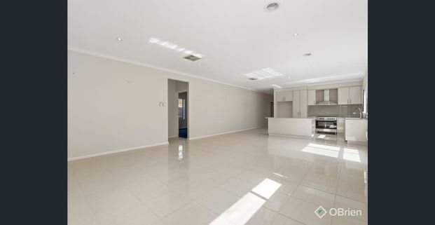 Stylish Family Living in Botanica Springs Estate - Photo 1