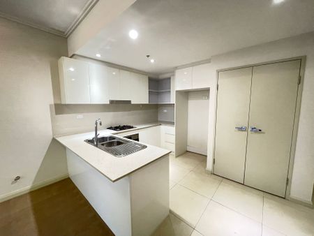 One Bedroom Apartment with Courtyard, Opposite Kogarah Station - Photo 3