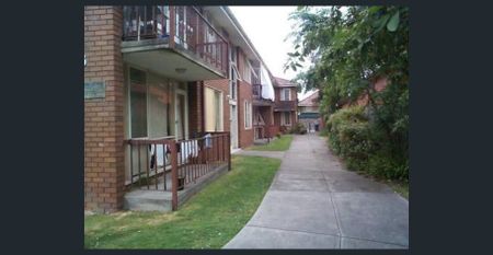 BIG GROUND FLOOR APARTMENT with SPLIT SYSTEM - Photo 5