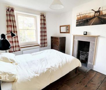 2 bedroom character property to rent - Photo 4