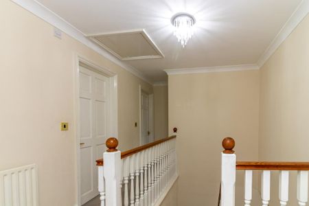 4 bedroom detached house to rent - Photo 2